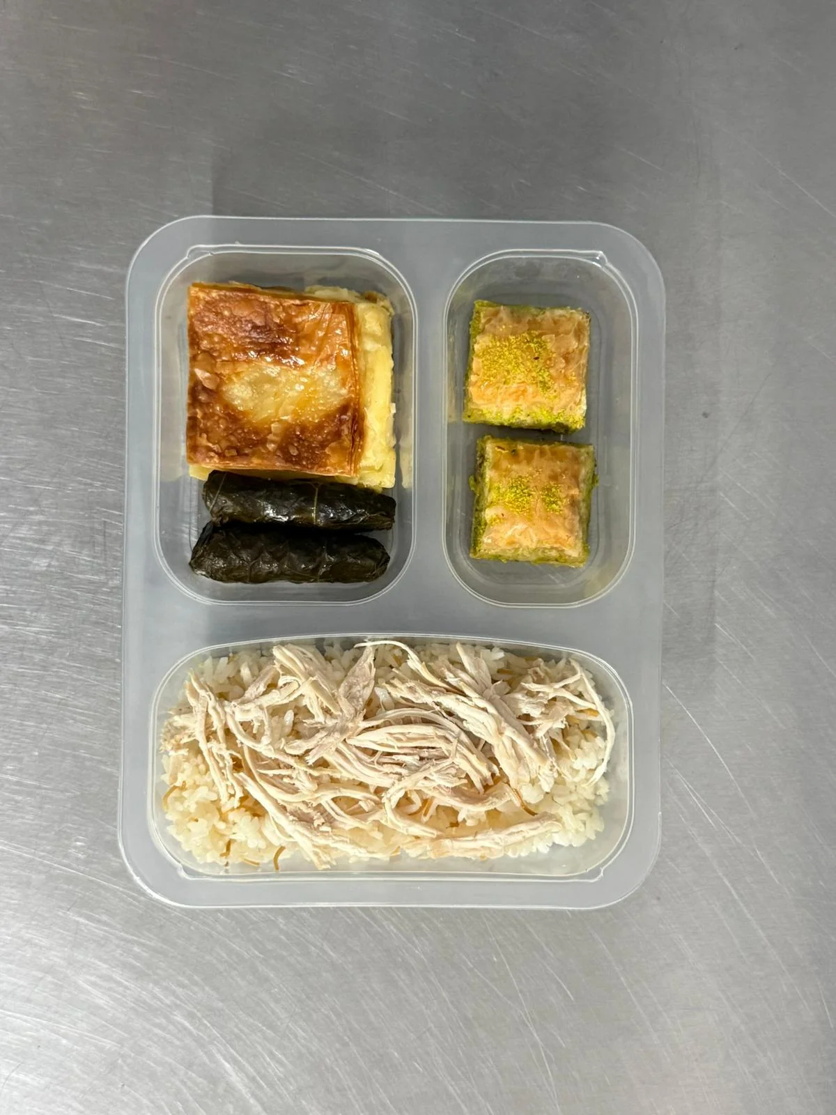 Mevlit yemeği tavuklu pilav sarma börek baklava